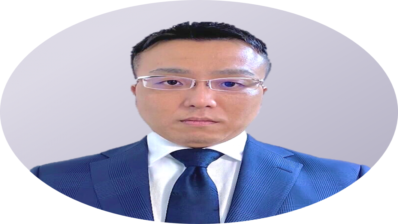 安達 匡倫 氏
